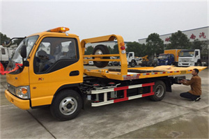 嘉定镇哪里有拖车服务